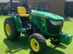 JOHN DEERE 3038E