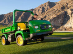 JOHN DEERE PROGATOR