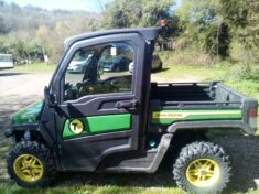 2 SEATER JOHN DEERE GATOR CABBED